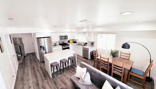 Cozy 3 BR Townhouse with Balcony - Foto 2, stove, dishwasher, toaster