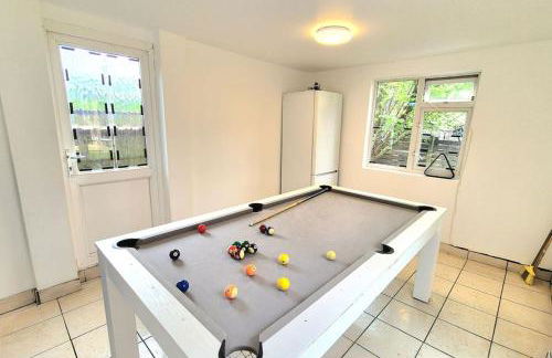 Pool, drinks and a hot tub! - Photo 37