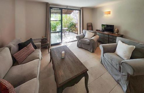 2 Bedroom Awesome Home In Saint-Laurent-De-La-Ca - Foto 3