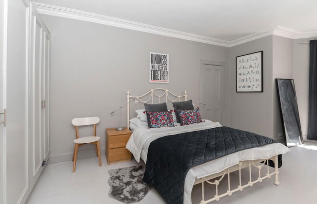 Beautiful & Bright 2BD Flat - Haymarket - Photo 1