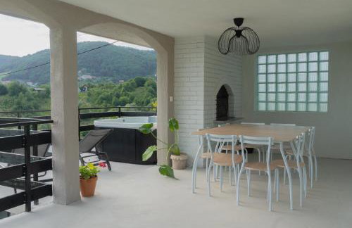 Deja View - Photo 36