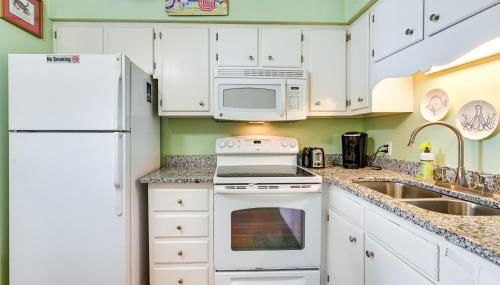 Coastal Murrells Inlet Condo with Balcony! - Foto 4