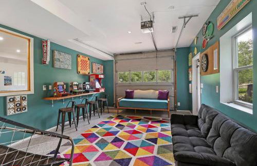 Rare Gem! Game Room, Hot Tub, Near Lake, Pet Ok - Foto 54