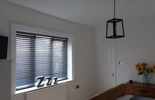 Large 2 Bedroom City Centre Apartment + Parking - Photo 18