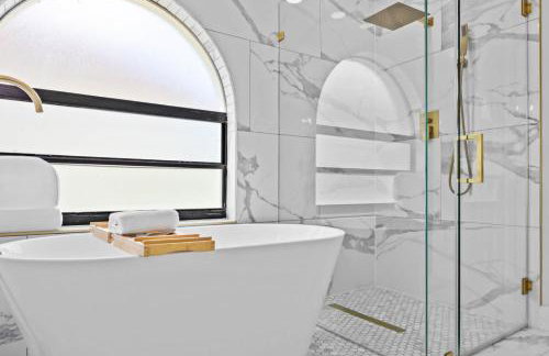 Serene Villa Haven at Allevo Homes - Foto 23