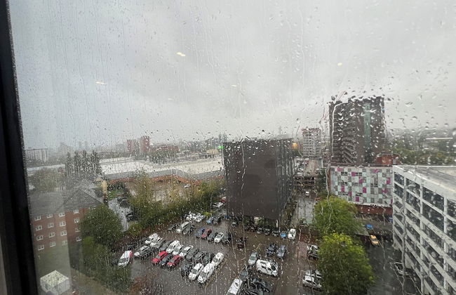 Snug 1BR Apt 4KTV Free Parking - Foto 1