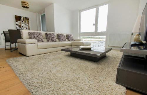 Orion Marina Sea View - Parking - by Brighton Holiday Lets - Foto 38