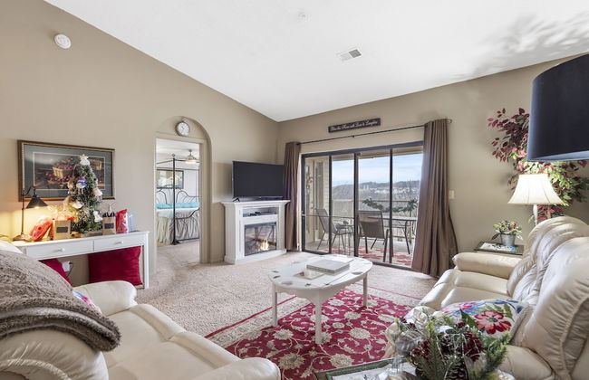 Jim and Roses Cozy Condo 15 Min to Downtown! - Photo 15