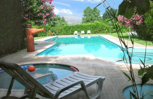 Comfortable house with mountain view and shared pool - Foto 9
