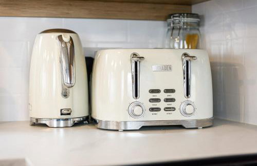 2Bed Whitley Bay Home - Free Parking, Close to beach & St Mary's Lighthouse - Photo 9