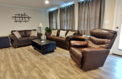 Backwoods Family Getaway! 3 Bedroom house! - Foto 14