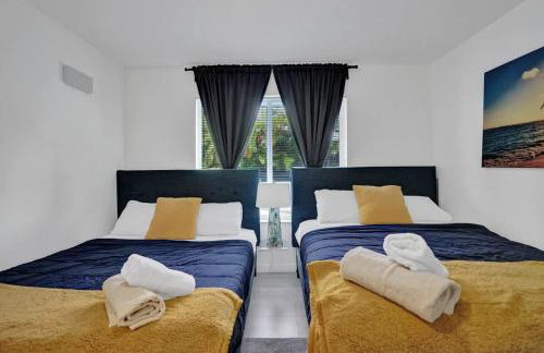 Central Stunning Villa with Heated Pool Cabana - Foto 32