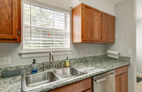 Prime Location With Balcony Near Broadway and Top Golf - Foto 6