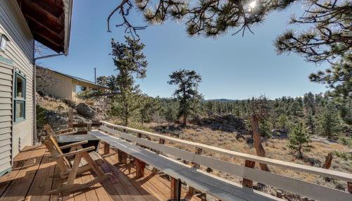Red Feather Lakes Cabin with Deck and Views! - Foto 3