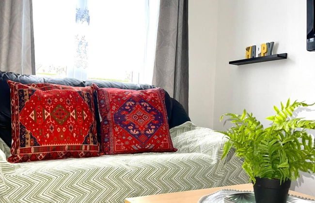 Apartment - Sleeps 2 - Parking - Station Close - Photo 6