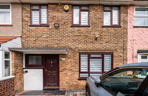 Stylish 3-Bed Home - 5 min walk to ExCeL - Free Parking - Near O2 & Canary Wharf - Photo 30