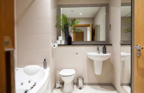 Weekly & Monthly stays in Penthouse for Contractors or Leisure Single or Superking beds available - Foto 23