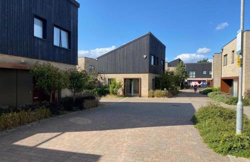 Homely & Warm Trumpington House w Parking, 5 mins drive to Bio Medical Campus, Addenbrooke's & Papworth hospitals - Foto 11