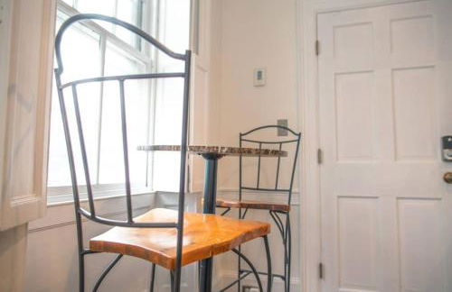 1742 Marblehead Studio|Minutes to Salem|Parking - Foto 21