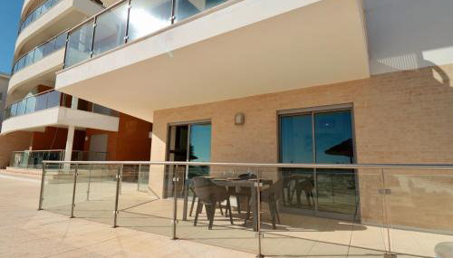 Olhos D' Água 1BR W Pool & Parking by LovelyStay - Foto 5