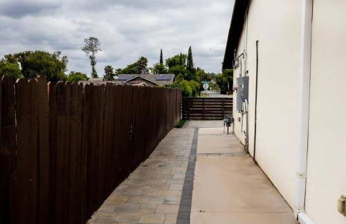 Escondido Front Unit 3-BR by SD STAY - Foto 5