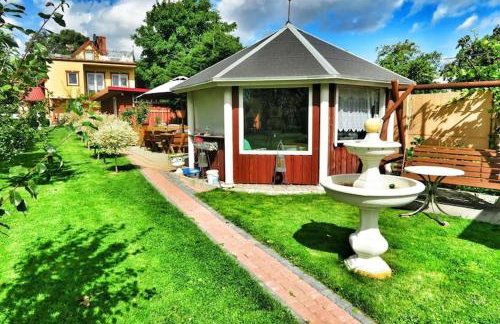 Cottage by Ostrowieckie Lake with Private Beach - Foto 13