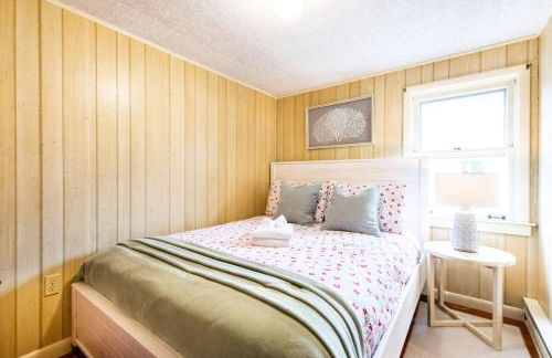 Waterfront Views of Creek- Beach Access! - Foto 12