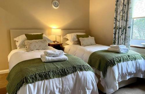 A spacious hidden gem with hot tub, lovely garden & views - Foto 17