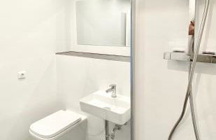 DOMspitzen-BLICK, cooles 2 Zimmer Apt mit Indoor-Swimmingpool auf dem Dach, Küche und Smart-TV - Foto 15