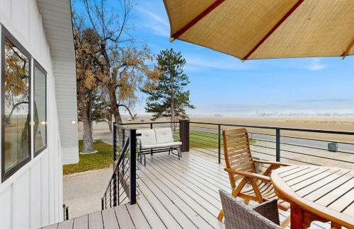 Home with Farmstyle Loft and Views, Mins to Dtwn - Foto 15