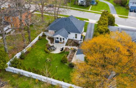 Experience comfort at Andrea Bluff Cottage, a 3-bedroom home in Harbor Springs. - Foto 26