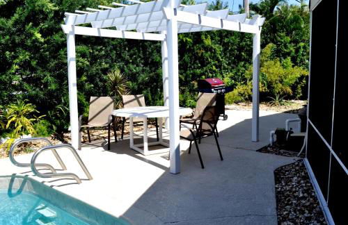 Bike to the beach, walk to restaurants, heated pool, secluded - Foto 21