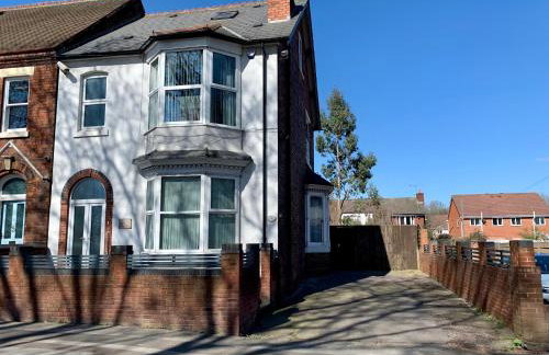 Spacious 6BR Victorian Home in 14 Somerford Near Wolverhampton Centre with Free Parking - Foto 5