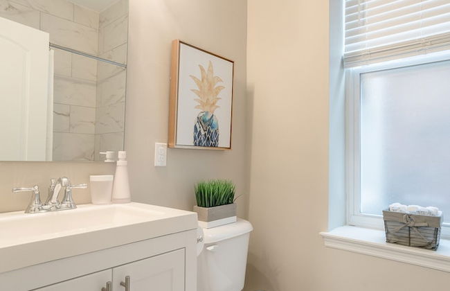 Designer Townhome 2 of 3 Left Side - JZ Vacation Rentals - Photo 16