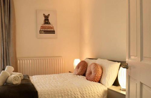 Charming 3 Bedroom Property FREE WiFi & Parking - Foto 59