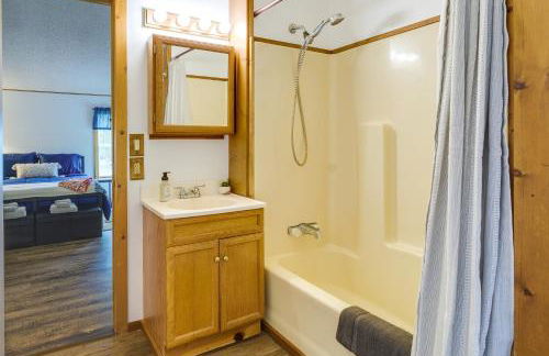 Charming Watkins Glen Home with Deck and Yard! - Foto 14