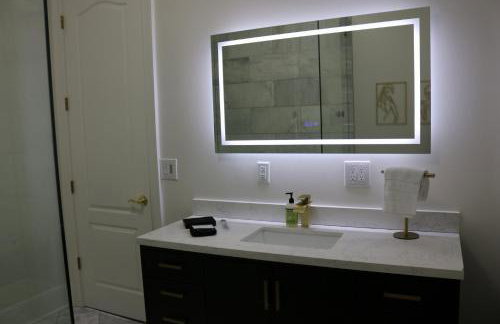 The Luxe Building- 2 Bedroom Apartment in Metropolis - Photo 20