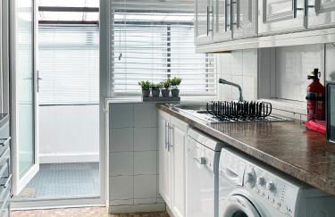 Phoenix House - 2 Double Bedroom House - Business and Corporate Travellers - Photo 38