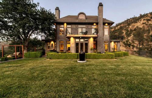 Serene Millerton Lake Villa w/ Panoramic Lake View - Foto 8