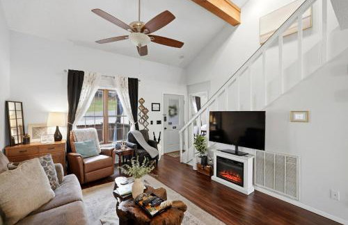 Holiday Island Escape w/ Panoramic Lake Views - Foto 7