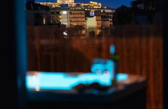 Hot tub with Acropolis view 1 minute from METRO TRAIN - Foto 1