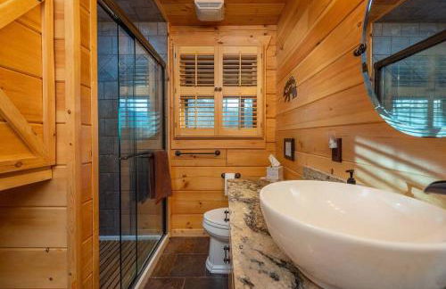 Fully Stocked Cabin Retreat w/ Game Room & Pond! - Foto 38