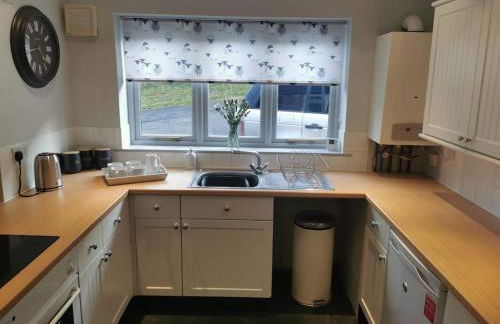 Twyngaer, a spacious 3 bedroom bungalow sleeps 5 - Photo 12