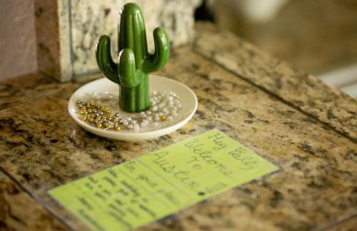 Serene SoCo Escape, Walk to Cafes and Free Parking - Photo 13