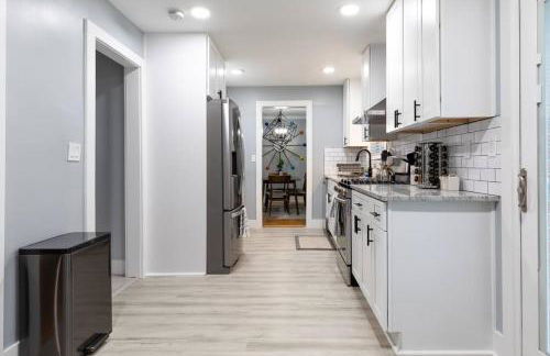 Modern Luxury with Pool Table 3BR-5BD Sleeps 10 - Foto 31