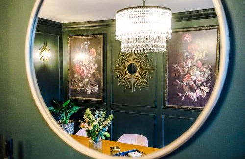 Unique 4 Bed Home in The Windsor Tapestries by Casa by Grace - Sleeps 7-9, Private Hot Tub Hire, Free Parking, Dog Friendly, Legoland, Windsor Castle - Foto 47