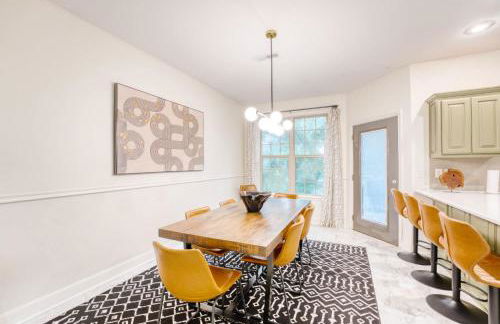 Spacious Modern Retreat with Game Room & Fire Pit near Trails - Foto 12