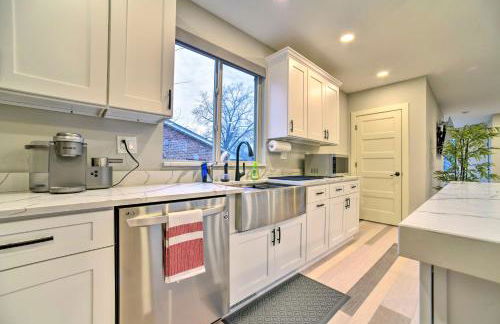 Sunny Clawson Home with Yard - Walk to Main St! - Foto 21