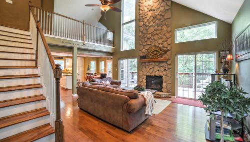 Hot Tub and Wooded Views Lakefront Blue Eye Cottage - Foto 5