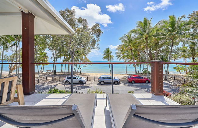 Reeflections Beachfront Holiday House - Photo 1